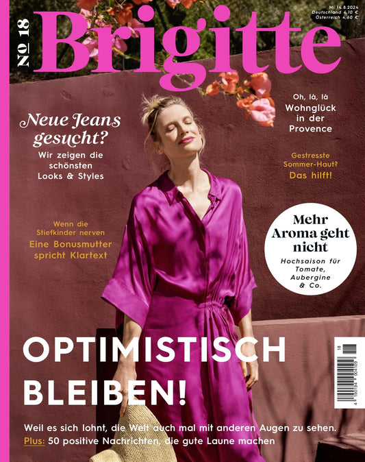 UNSER GABRIELLE SWEATER IN DER FARBE NAVY FEATURED IN DER NEUEN AUSGABE DER "BRIGITTE"