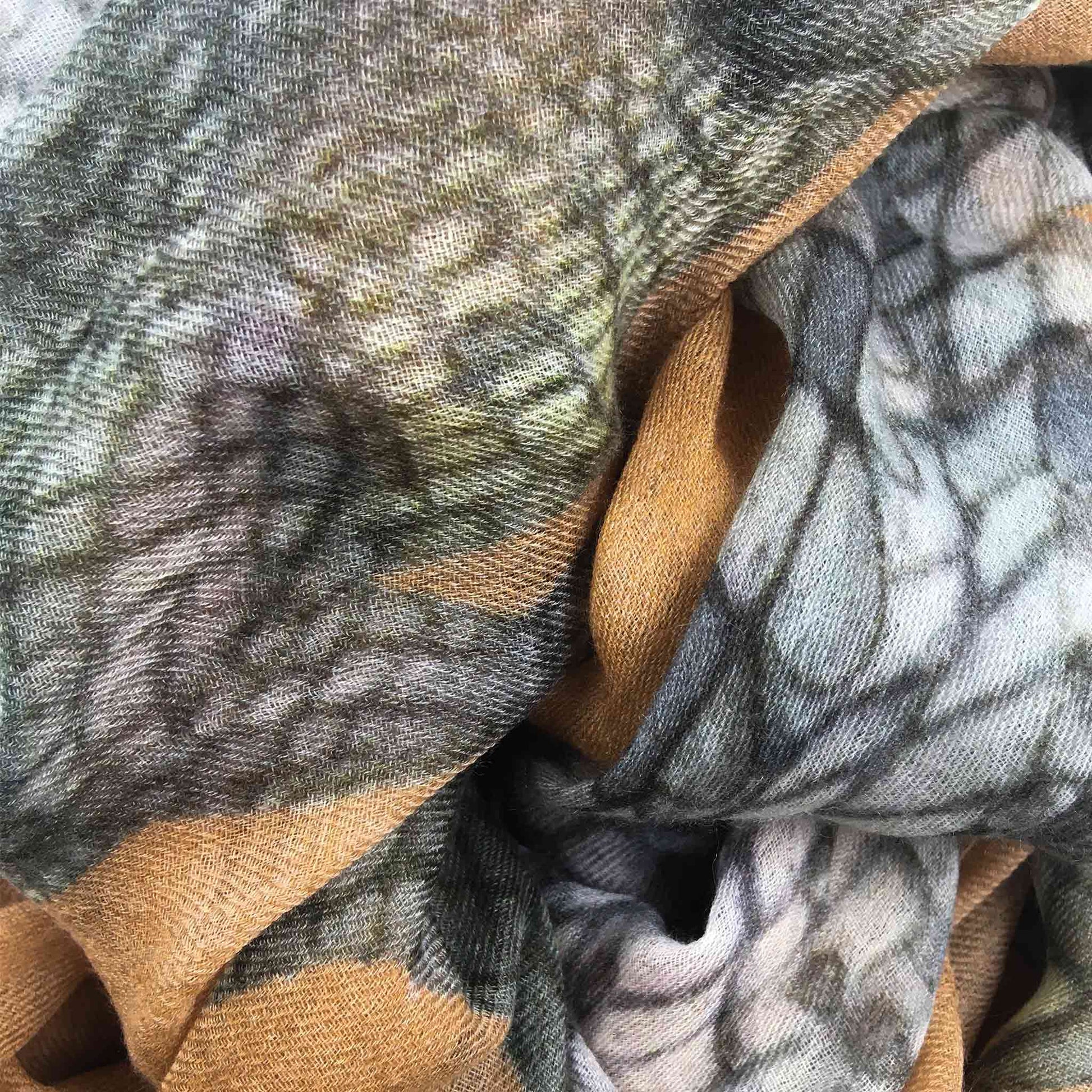 CROCODILE CASHMERE SCARF