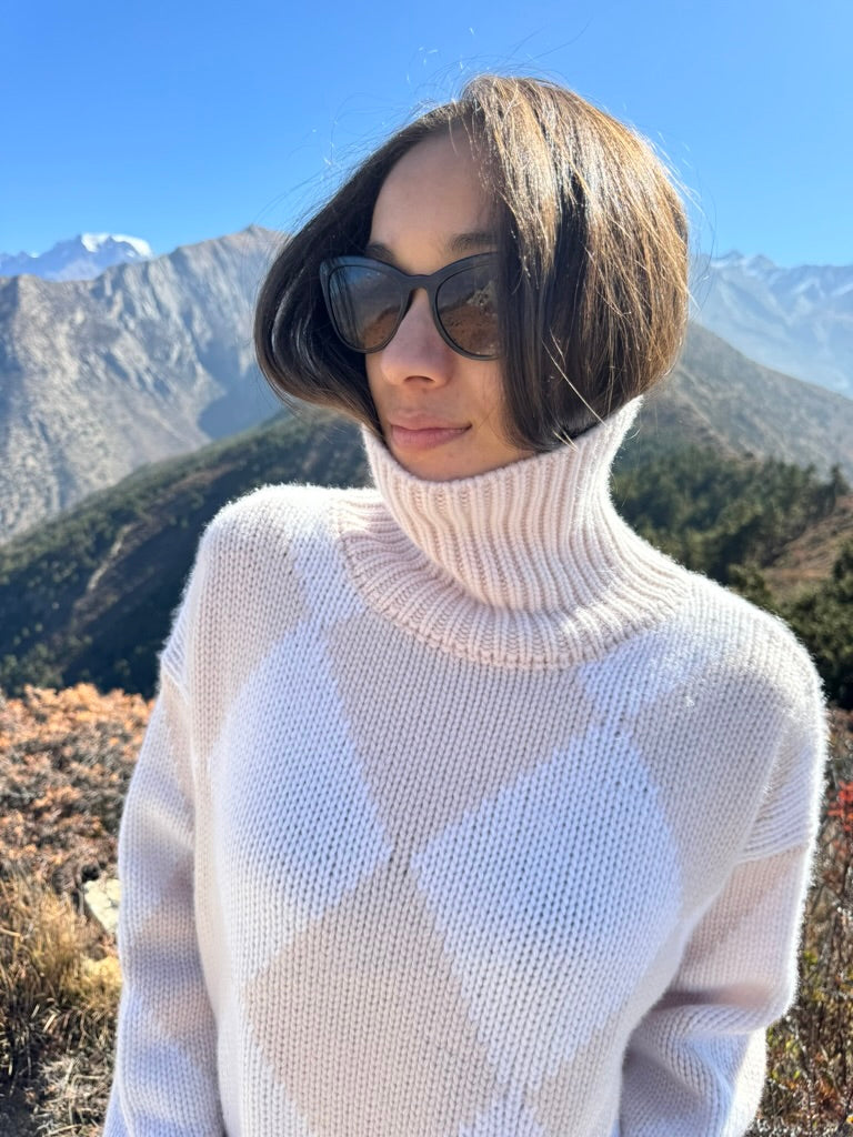GABRIELLE DIAMOND SWEATER - POWDER/CHALK