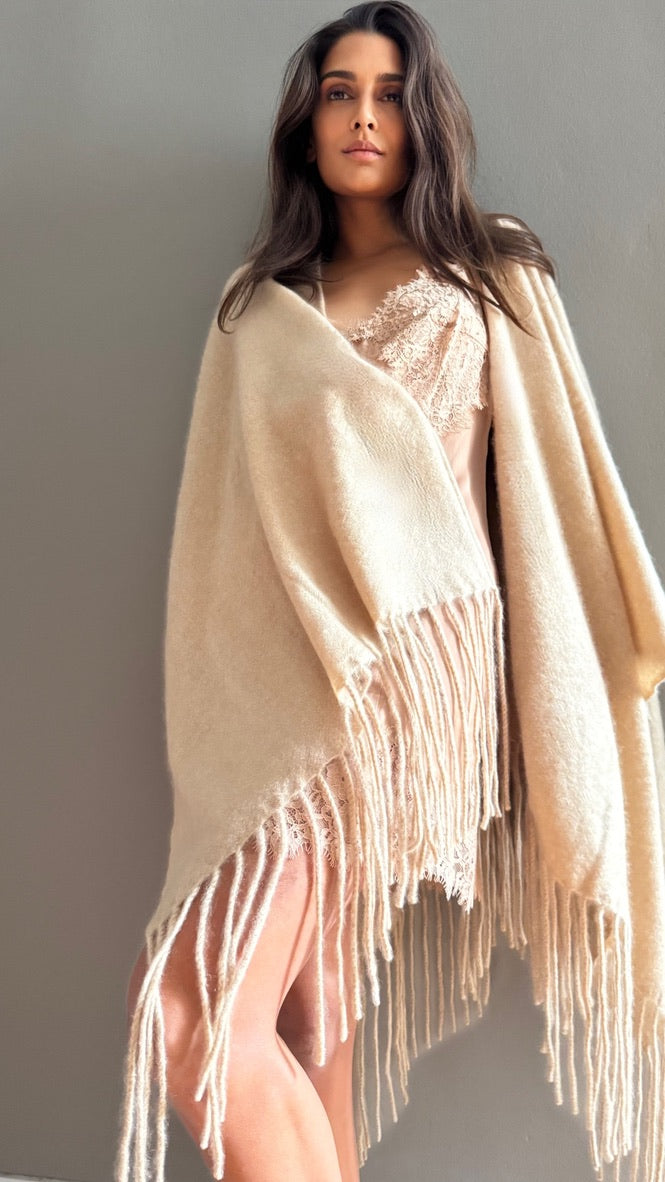 SHARON CAPE WITH FRINGES - BEIGE