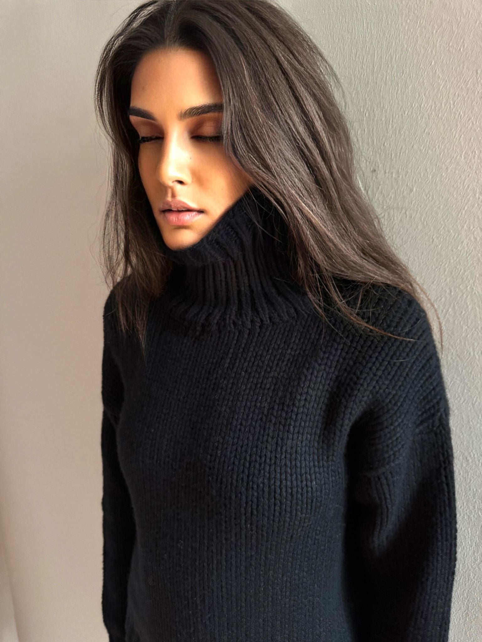 GABRIELLE SWEATER - BLACK